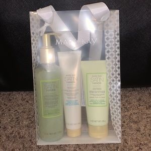 Mary Kay satin hands set